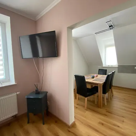 Schoene Drei Raumwohnung. Hell,Stilvoll, Gemuetlich. Borna Exterior photo