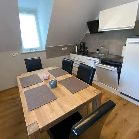 Schoene Drei Raumwohnung. Hell,Stilvoll, Gemuetlich. Borna Exterior photo