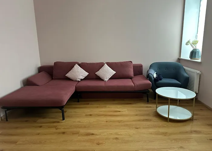 Schoene Drei Raumwohnung. Hell,Stilvoll, Gemuetlich.
