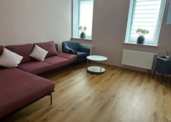 Schoene Drei Raumwohnung. Hell,Stilvoll, Gemuetlich.