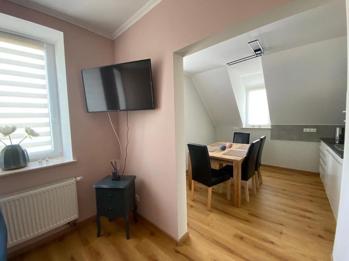 Schoene Drei Raumwohnung. Hell,stilvoll, Gemuetlich.