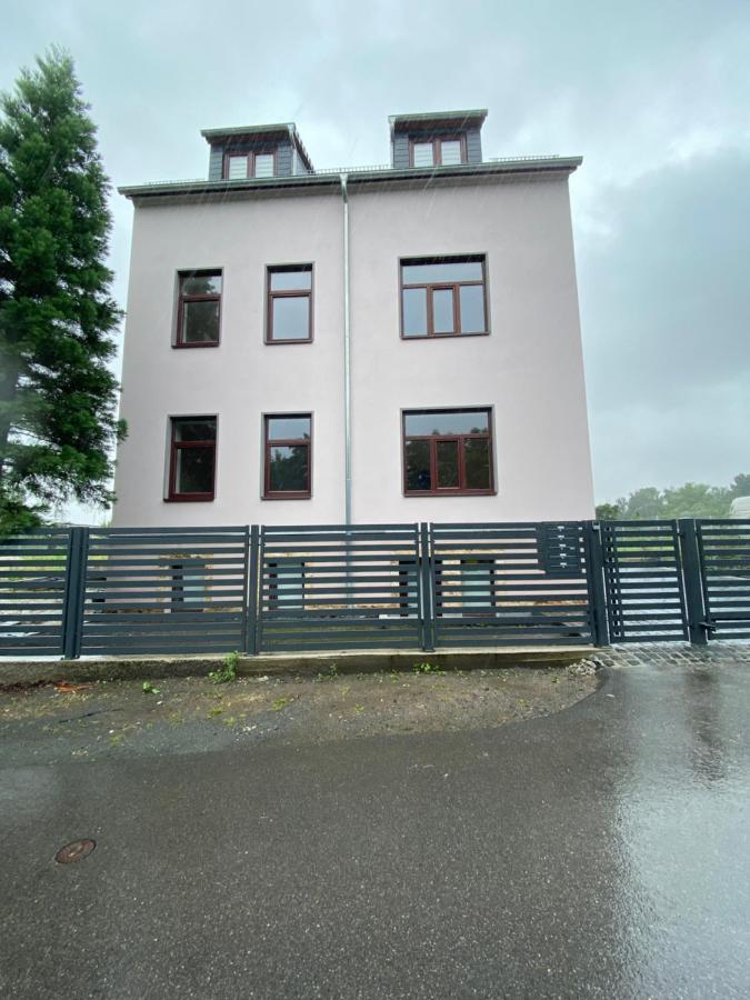 Apartment Schoene Drei Raumwohnung. Hell,stilvoll, Gemuetlich.