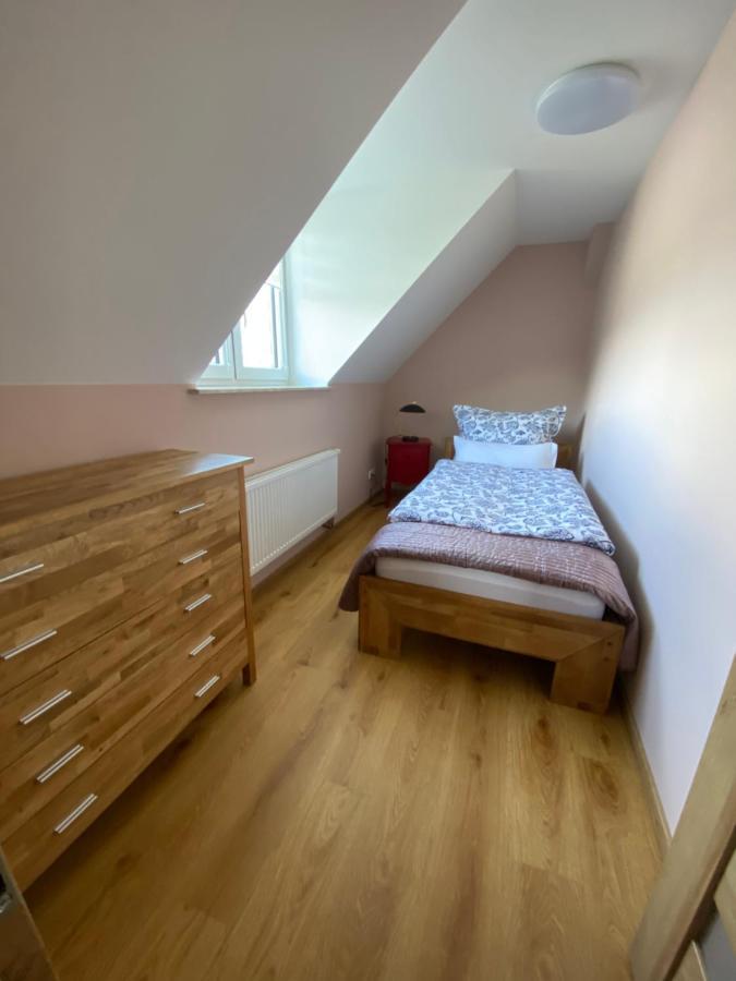 Apartment Schoene Drei Raumwohnung. Hell,stilvoll, Gemuetlich. *